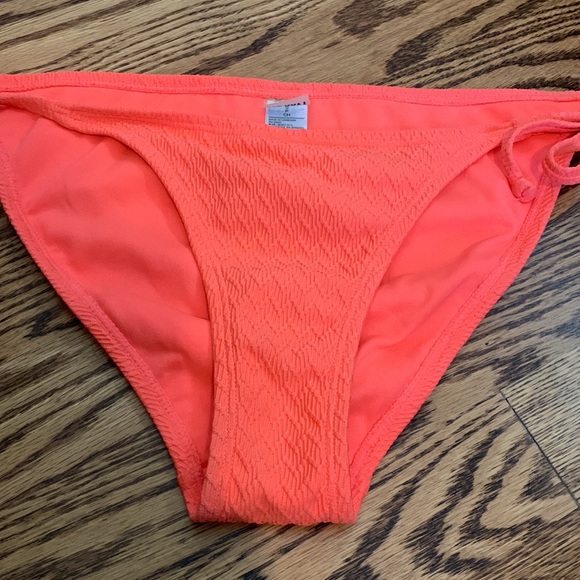 String bikini bottoms - Picture 2 of 5